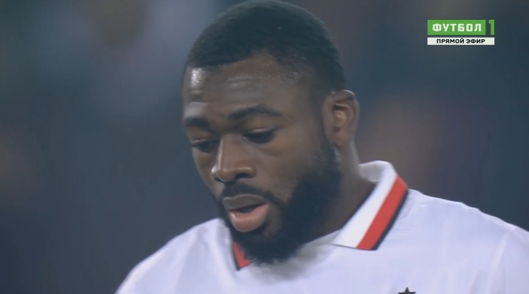 米蘭半場換人，萊奧被換下！福法納登場