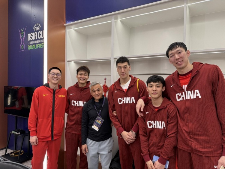 廣東幫！杜潤旺曬部分男籃球員合照：砥礪前行 中國隊