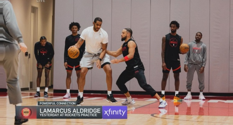 曾經(jīng)的苦主啊！昨日阿爾德里奇指導火箭隊訓練