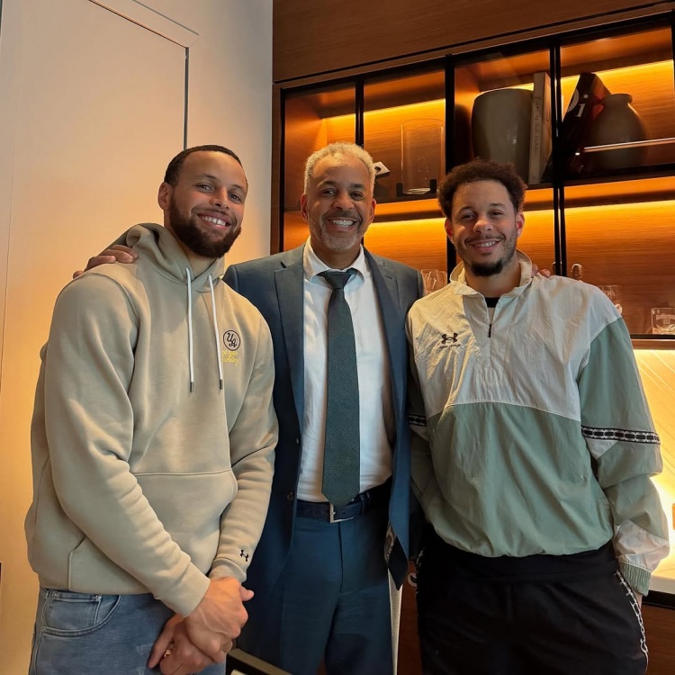 庫里父子三人！斯蒂芬曬自己與父親戴爾、弟弟賽斯的合照