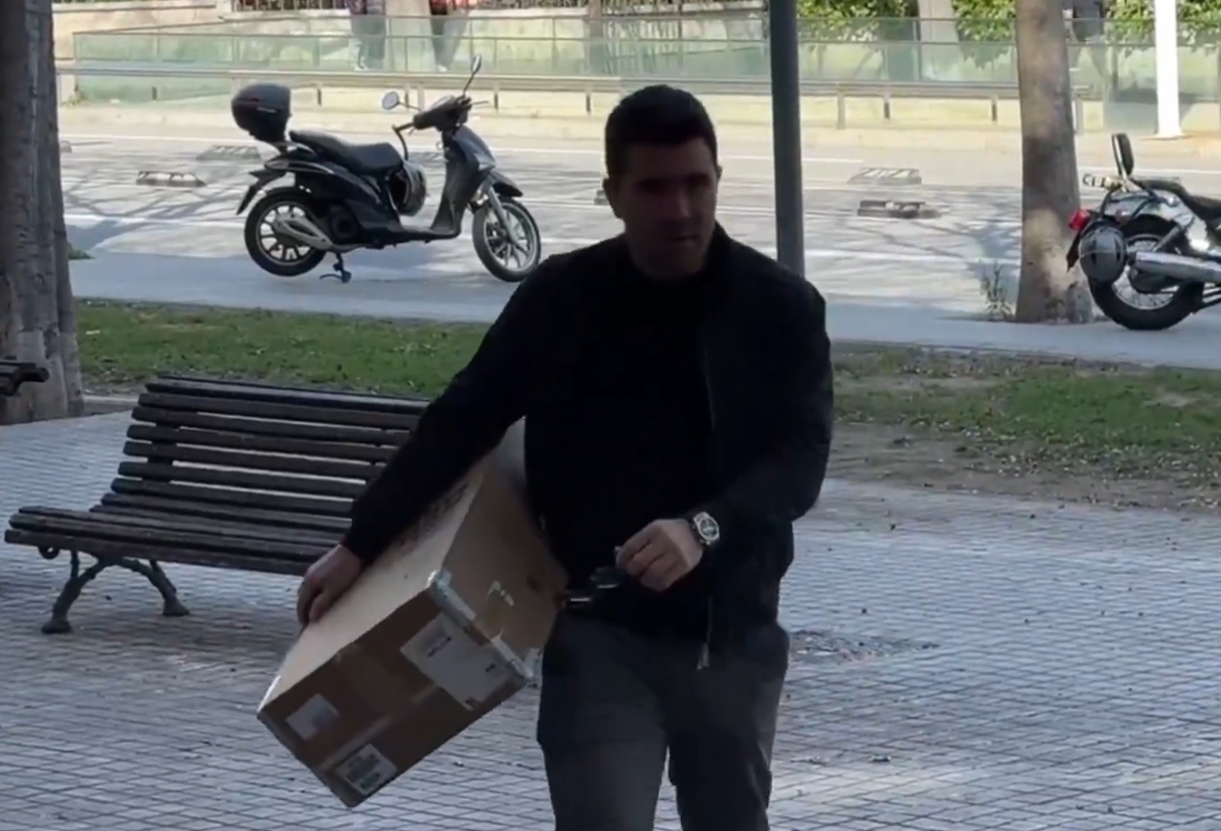 世體：弗里克周五舉辦60歲生日聚會，德科送給他一個品牌背包