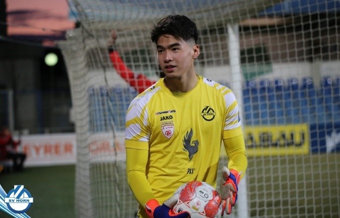 奧地利乙級聯(lián)賽，效力于霍恩隊的三鎮(zhèn)青訓門將劉邵子洋首發(fā)出場