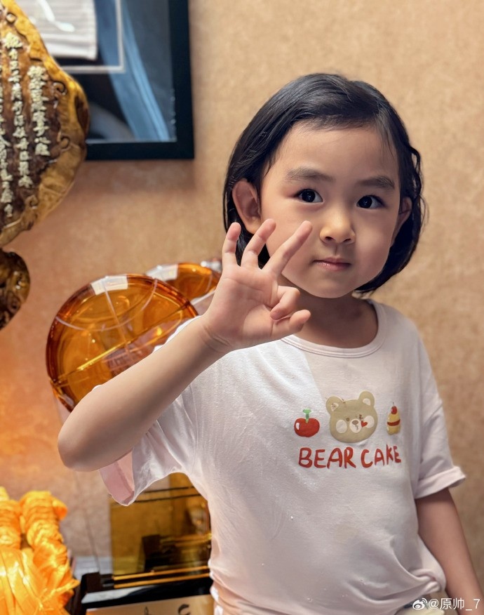 三分大賽三冠王！原帥曬三冠獎杯：完成了女兒給安排的任務(wù)！