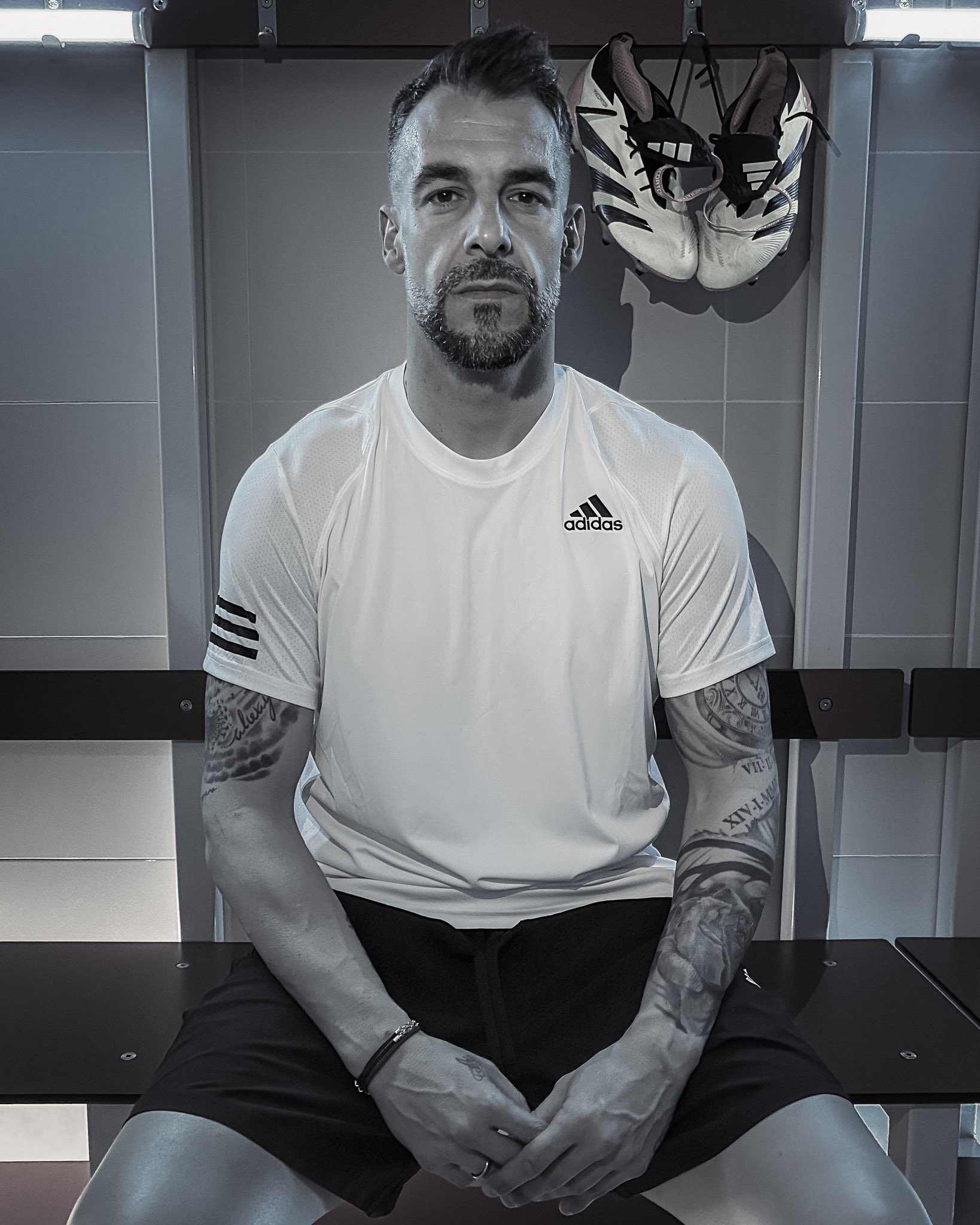 生涯1英超1歐洲杯！官方：39歲內(nèi)格雷多退役，結(jié)束22年職業(yè)生涯