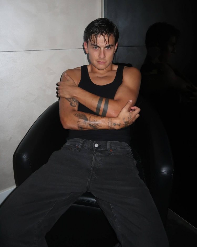 迪巴拉：不會(huì)變老要感謝爸媽賜予的容貌，去年夏天差點(diǎn)告別羅馬