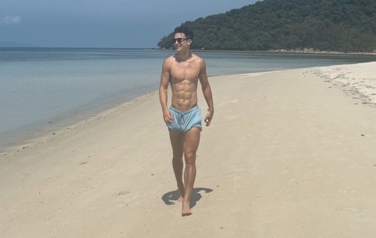 絕了！安永佳社媒曬度假照，身材如古希臘羅馬雕像般完美