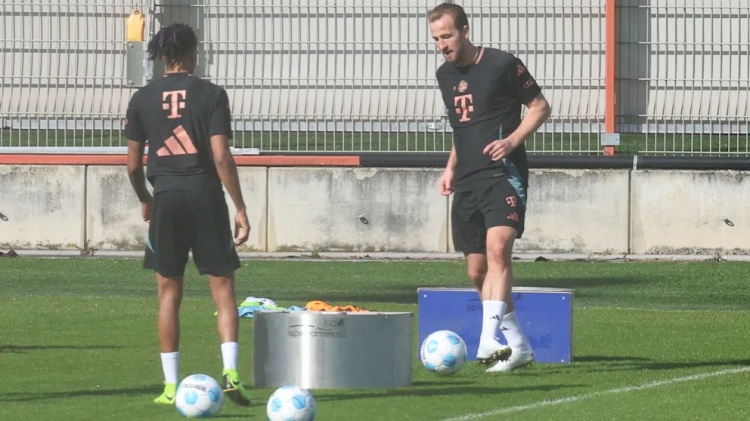 圖片報(bào)：拜仁今日未合練，凱恩奧利塞主動(dòng)加練射門&充氣玩偶陪練