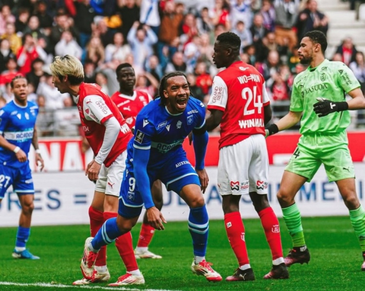 隊(duì)報(bào)：苦盡甘來(lái)！歐塞爾大中鋒貝爾終于在法甲賽場(chǎng)大放異彩！