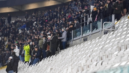 0-4慘??！米體：尤文球迷在主場(chǎng)抗議球隊(duì)和管理層，多人提前離場(chǎng)