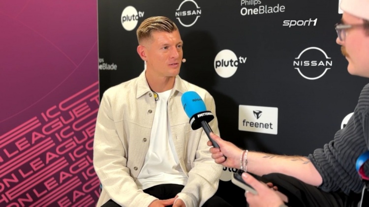 克羅斯參加室內五人制比賽并贏球，時隔20余年再與弟弟并肩作戰(zhàn)