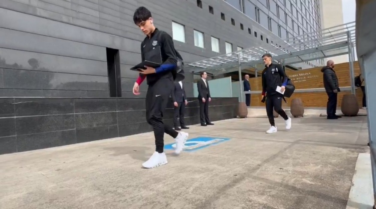 記者：巴薩全隊正在酒店用餐，隨后將休息并在合適時間前往球場