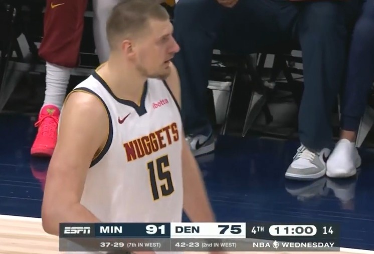 不休息！末節(jié)開始后約基奇繼續(xù)打 目前出戰(zhàn)時(shí)間全場(chǎng)最高