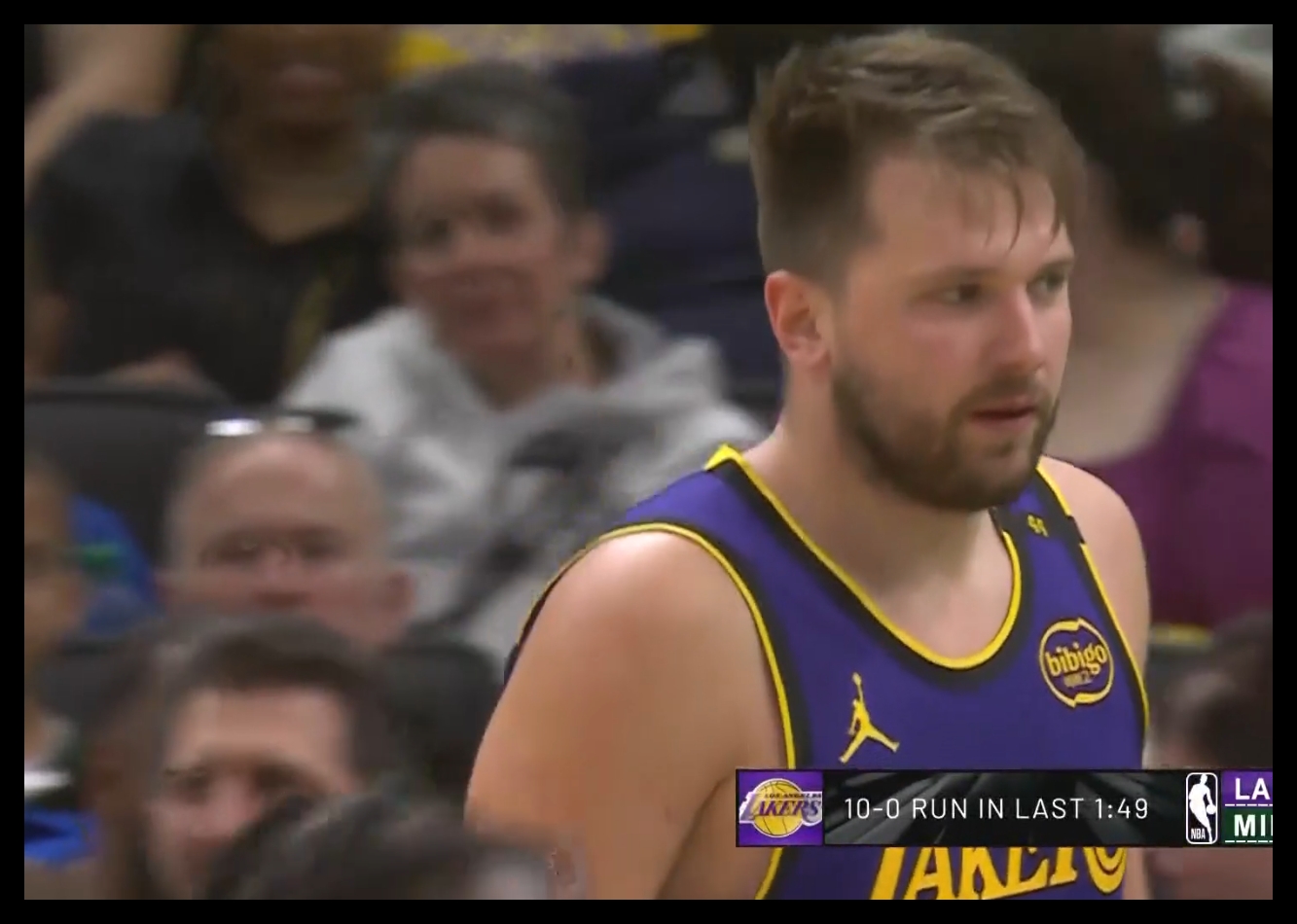 太強了！東契奇撤步金雞獨立后仰三分也能進 上來就打了個10-0！