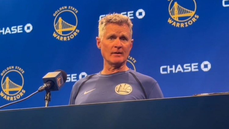 是否考慮過巴特勒與庫明加齊上陣的小陣容？科爾：這確實是個選擇