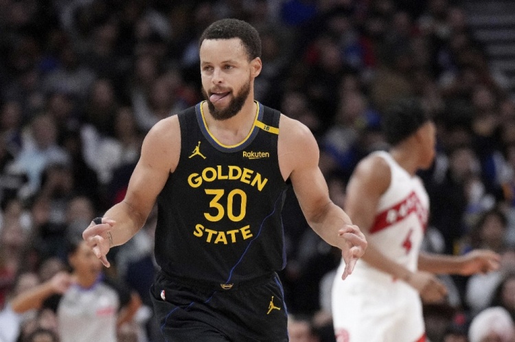 周四競彩籃球強檔：庫里復(fù)出戰(zhàn)猛龍 雄鹿內(nèi)線存隱憂