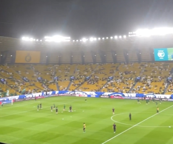 距開賽不到20分鐘，沙特球迷看臺(tái)仍有大量空位