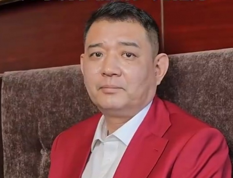 鞏曉彬：剛打球時(shí)工資20多塊錢 主要給父母、給家里改善生活