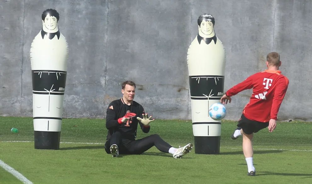 圖片報：諾伊爾昨日訓(xùn)練半小時出現(xiàn)肌肉不適，提前結(jié)束訓(xùn)練