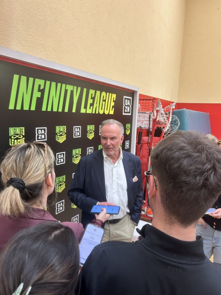 魯梅尼格：23年是教練想格雷茨卡離隊而非管理層，他現(xiàn)在踢得很好