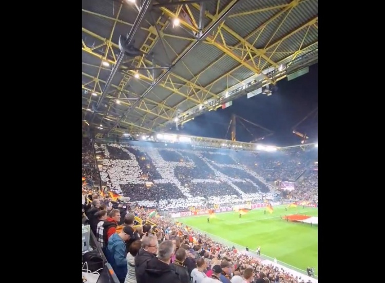 世界杯4冠+歐洲杯3冠！德國球迷賽前巨型tifo致敬足協(xié)成立125周年