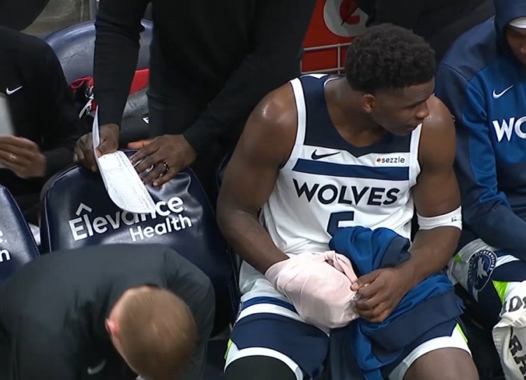 受傷病影響！愛德華茲19投7中&三分11中1 得到17分2板4助1斷