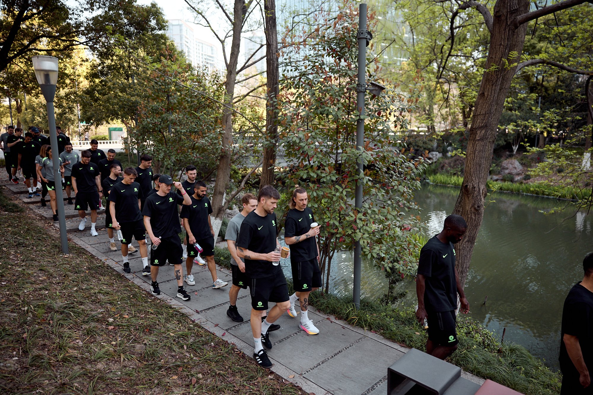 悠閑！今晚戰(zhàn)國足，澳大利亞官推曬照：全隊在杭州漫步?