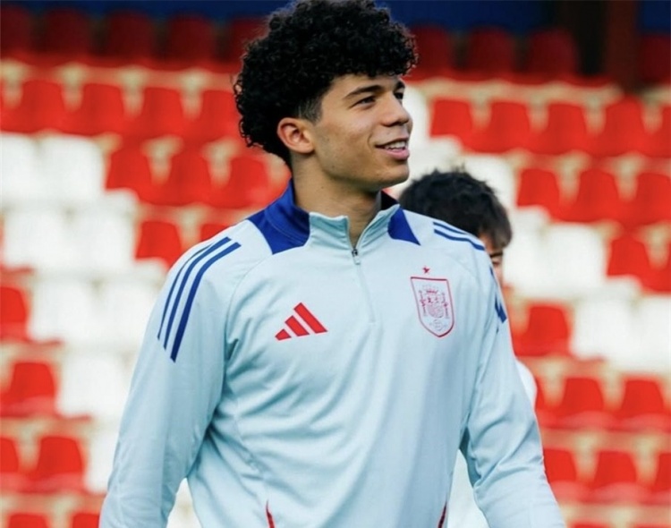 西媒：馬塞洛兒子恩佐-阿爾維斯有望本周末上演皇馬U19隊首秀