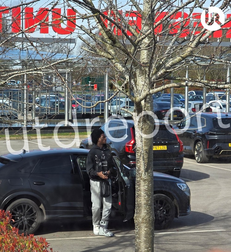 對(duì)陣萊斯特城時(shí)受傷，博主：曼聯(lián)后衛(wèi)海文左腳仍然穿著保護(hù)靴