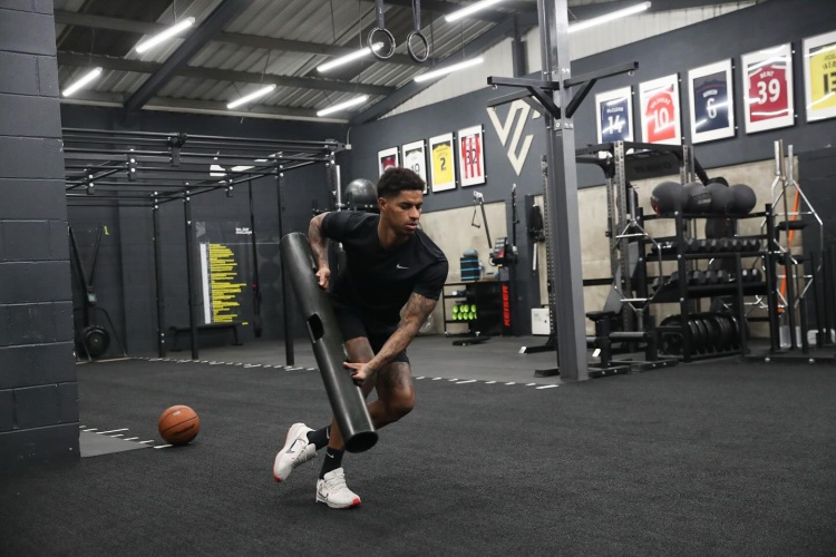 拉什福德曬訓(xùn)練照：健身房+有球訓(xùn)練，付出那1%的額外汗水