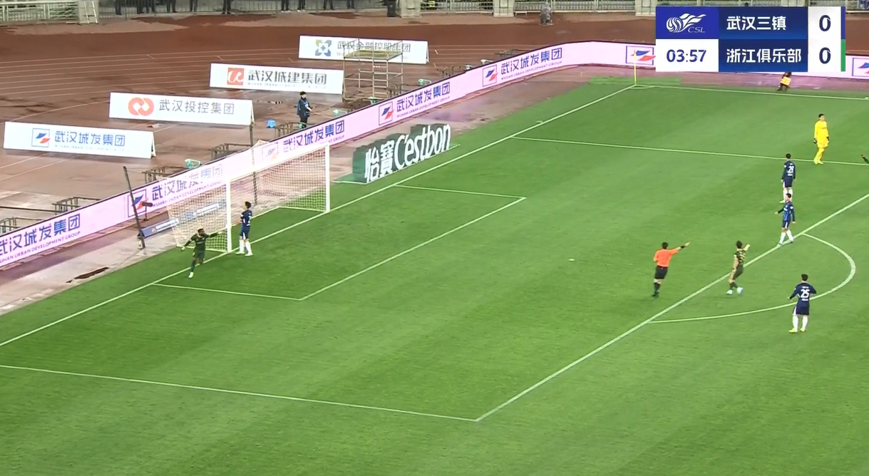 又是門將送禮！邵鏷亮出擊撞倒隊(duì)友送空門，布彭扎輕松破門