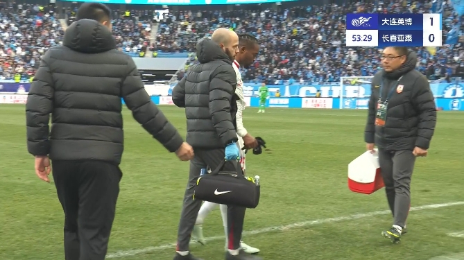 今天第3個(gè)！西普里安傷退，亞泰本場(chǎng)已經(jīng)3人因傷被換下