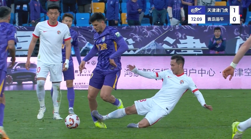 踢球還是踢人？記者談林創(chuàng)益犯規(guī)：動作太臟，說不定要被追加處罰