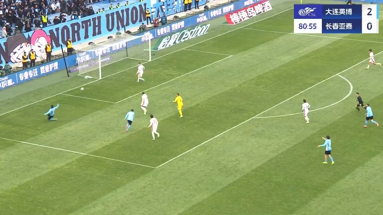 遍地機(jī)會(huì)??！吳亞軻出球送禮，馬萊萊斷球打空門踢偏！
