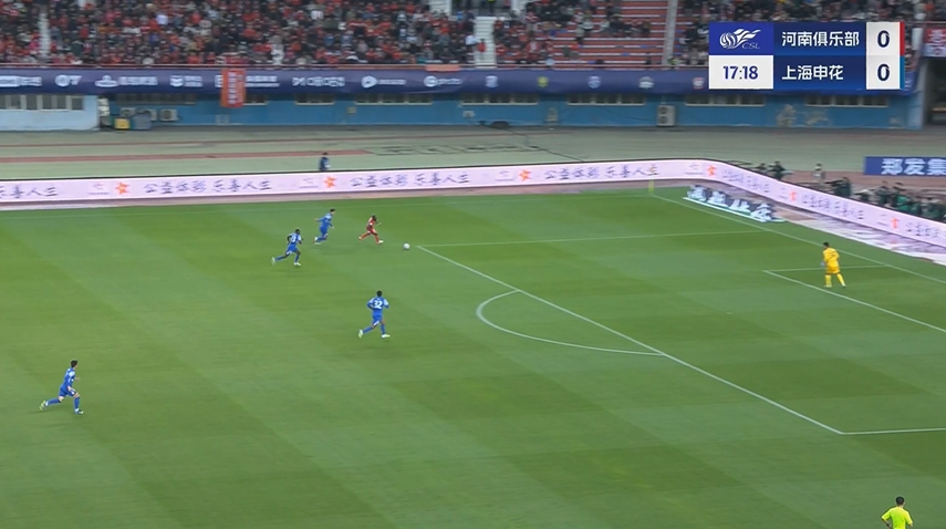 拉都拉不??！阿奇姆彭邊路超車蔣圣龍，小角度打門(mén)被撲