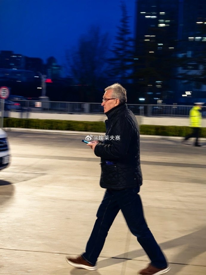 博主：國(guó)足主帥伊萬(wàn)現(xiàn)場(chǎng)觀戰(zhàn)國(guó)安vs蓉城，兩隊(duì)均擁有多位國(guó)腳