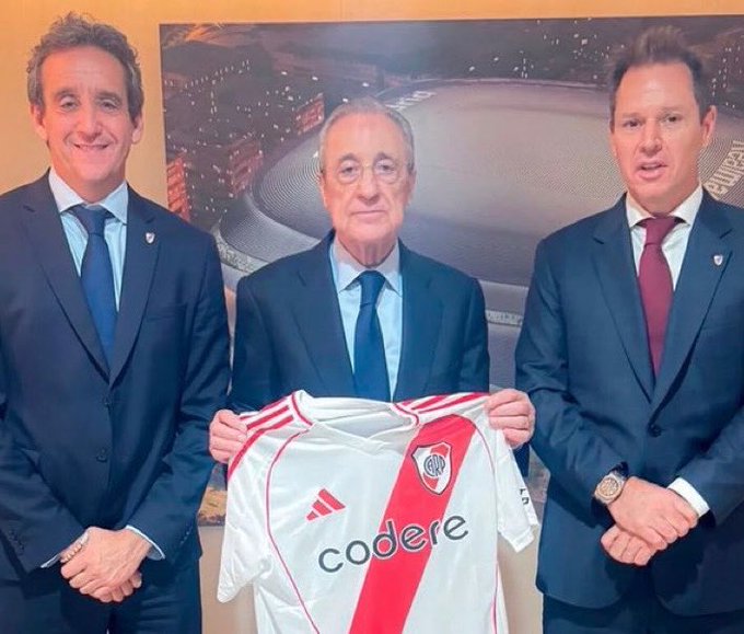 河床主席布里托造訪伯納烏觀看比賽，與弗洛倫蒂諾合影