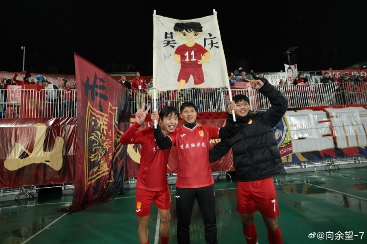 足球報(bào)：向余望成為“防不住的人” 重慶銅梁龍平均年齡僅23.7歲