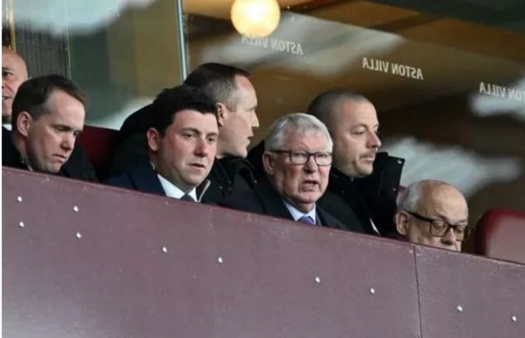 83歲弗格森觀戰(zhàn)青年足總杯半決賽，曼聯(lián)U18點球大戰(zhàn)落敗