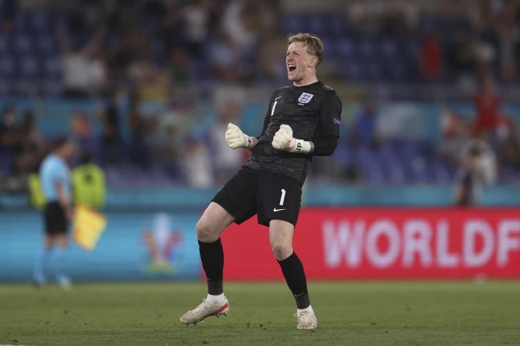 皮克福德為英格蘭出戰(zhàn)75場追平喬-哈特及希曼，僅次于彼得-希爾頓