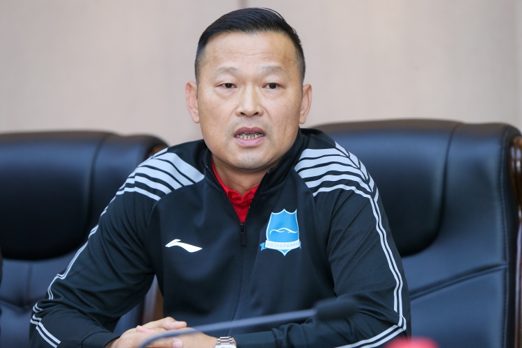 武漢女足主帥：浦和紅鉆是個強勁的對手，希望奉獻(xiàn)一場激烈的比賽