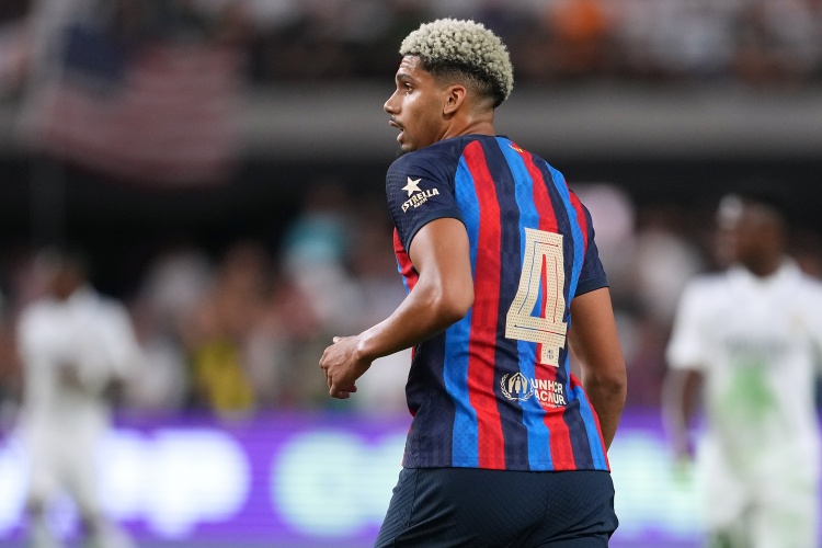 英媒：曼聯(lián)準(zhǔn)備引進(jìn)阿勞霍，巴薩愿接受6000萬歐元的報價