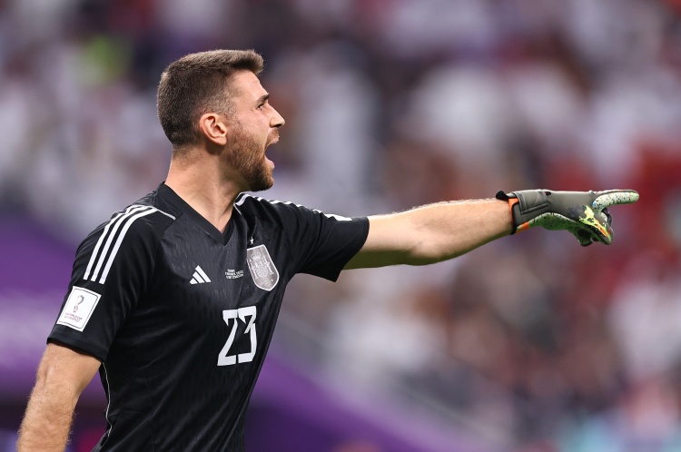 西蒙代表西班牙參加點(diǎn)球大戰(zhàn)已撲出7個(gè)點(diǎn)球，隊(duì)史最多