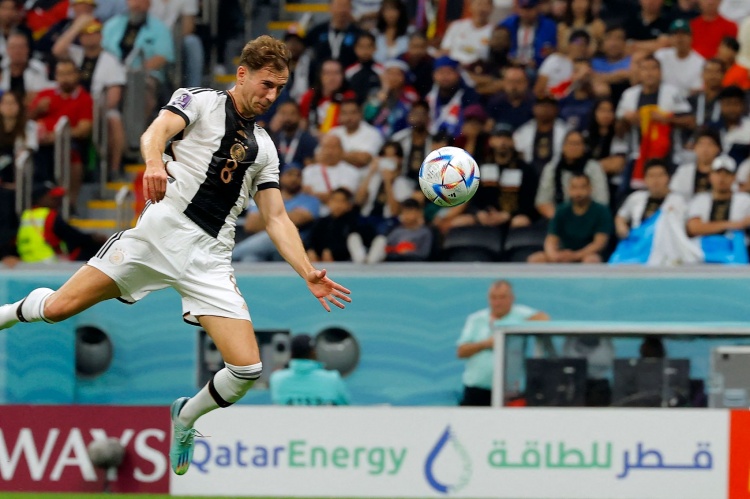 小豬：格雷茨卡表現(xiàn)不能再好了，我喜歡這種戰(zhàn)勝低谷站起來的球員