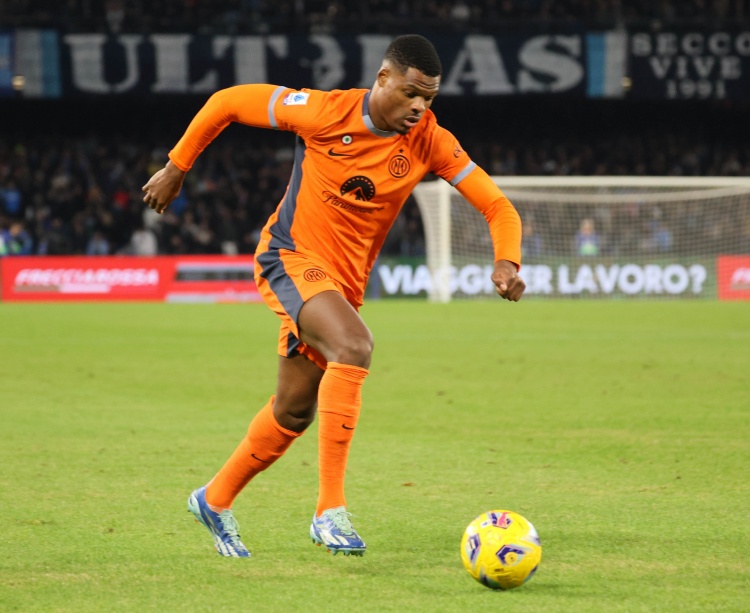 意媒：鄧弗里斯在荷蘭接受治療 德弗里恢復(fù)合練能出戰(zhàn)烏迪內(nèi)斯