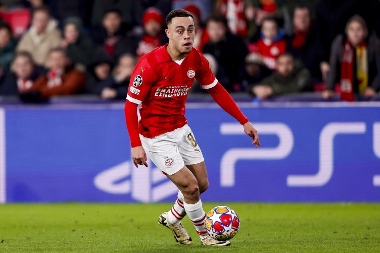 已傷缺11個(gè)月！德斯特復(fù)出為埃因霍溫替補(bǔ)出戰(zhàn)30分鐘，獲球迷掌聲