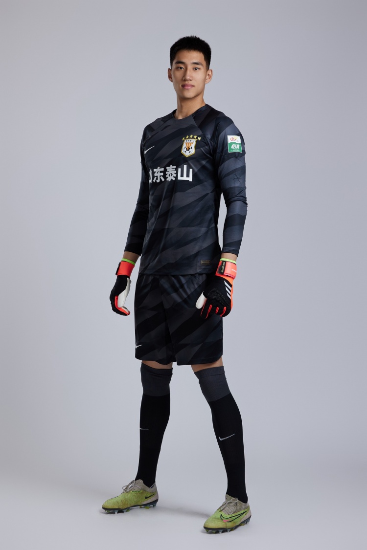 于金永：自己還有很多不足比如長(zhǎng)傳球，未來(lái)要踏踏實(shí)實(shí)不留遺憾