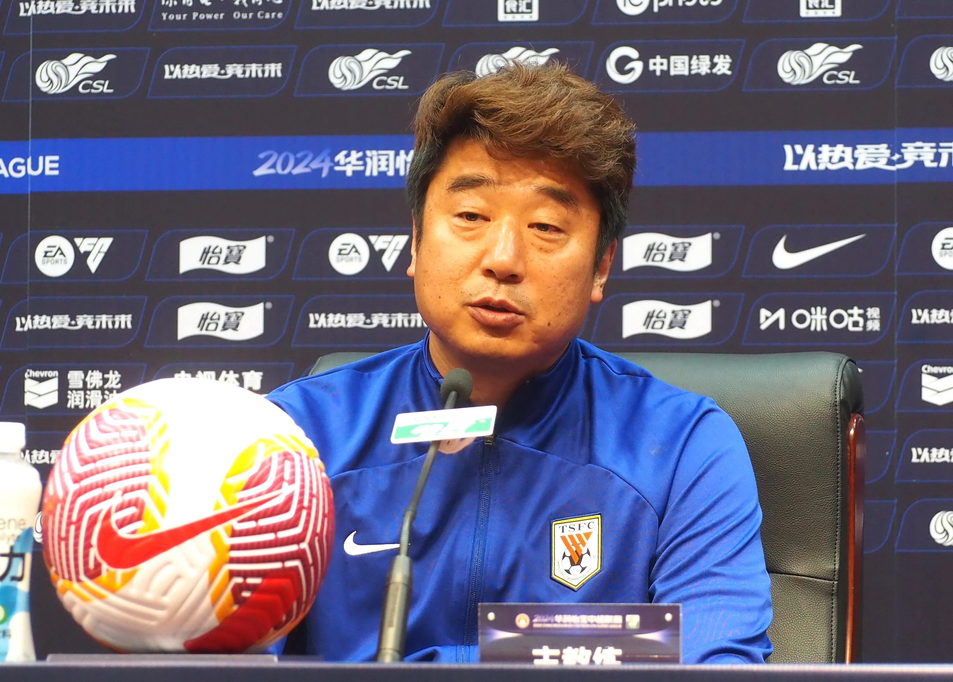 泰山助教：崔康熙想堅(jiān)持到場(chǎng)但身體很不適，于金永很認(rèn)真努力