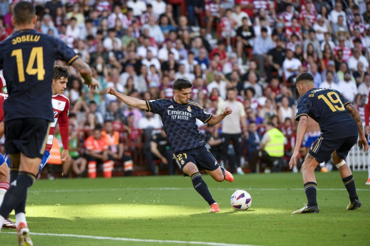 馬卡報：迪亞斯因不適對陣貝蒂斯提前離場，卡馬文加背部疼痛