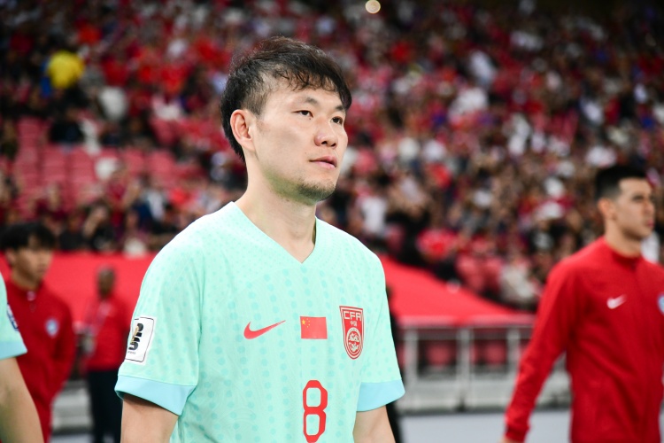 粵媒：國(guó)足最大問(wèn)題是傷停較多，若用雙后腰李源一或有出場(chǎng)可能