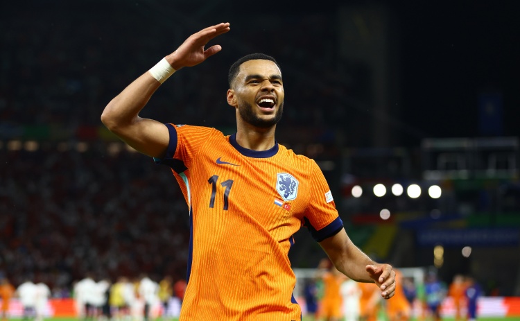 加克波為荷蘭隊出戰(zhàn)前37場比賽參與21球，本世紀僅次于亨特拉爾